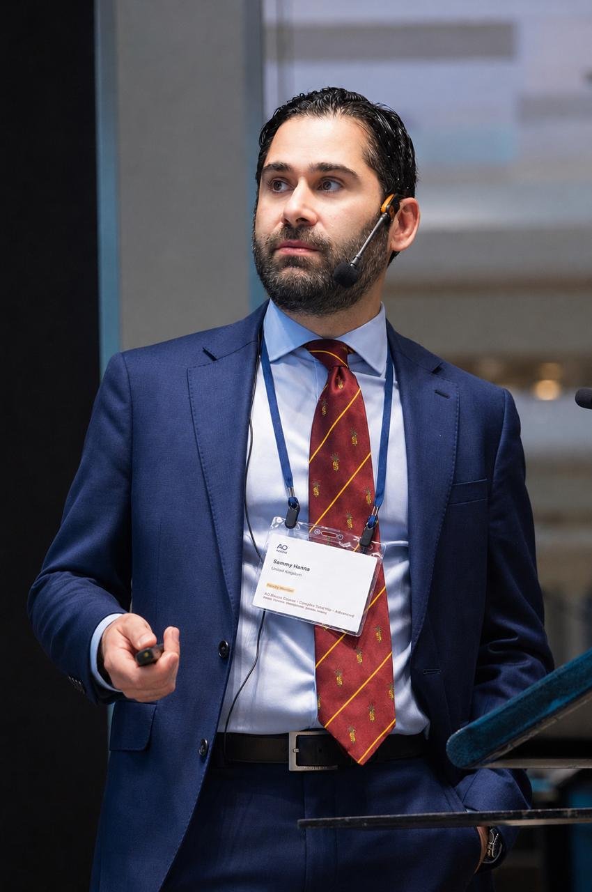 Prof. Dr. Sammy Hanna presenting at an international orthopaedic conference