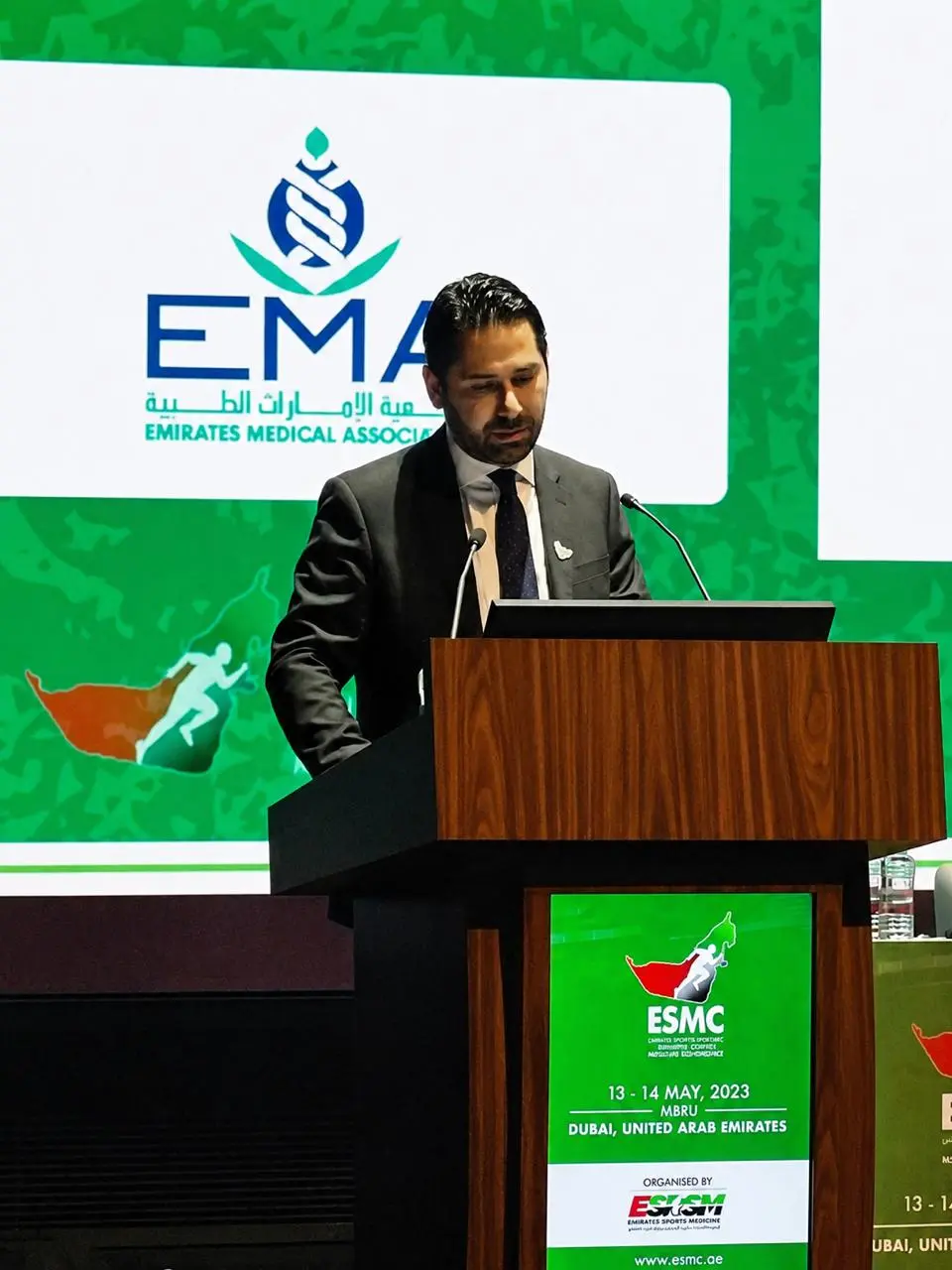 Prof. Dr. Sammy Hanna speaking at an orthopaedic conference