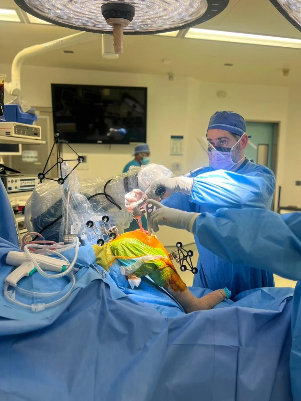 Prof. Dr. Sammy Hanna with the robotic surgery team at Healthpoint